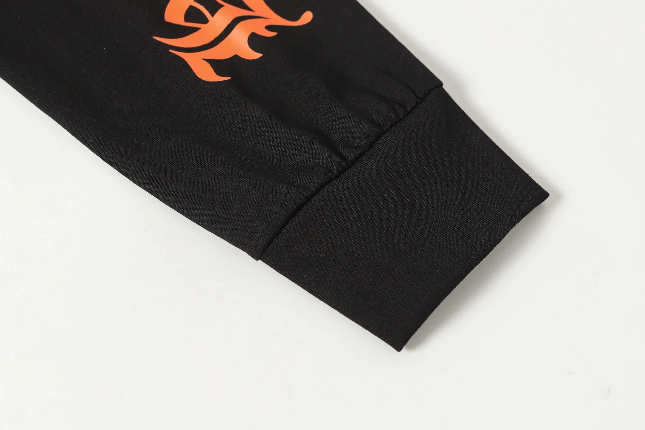 P160 Cross-border quantity model. Those who pursue quality, please do not place an order. -Chrome Hearts/Chrome Hearts Sanskrit Sanskrit Cross✝️Print popular long-sleeved T-shirt -High weight, high density and high quality. The wool is soft, delicate and skin-friendly. It feels soft and silky. It has excellent warmth and skin-friendly properties.